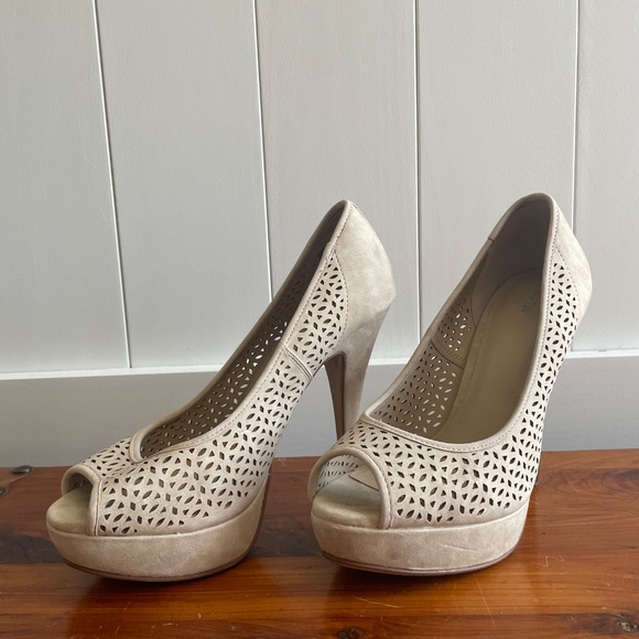 High Heels - Picture 2 of 4